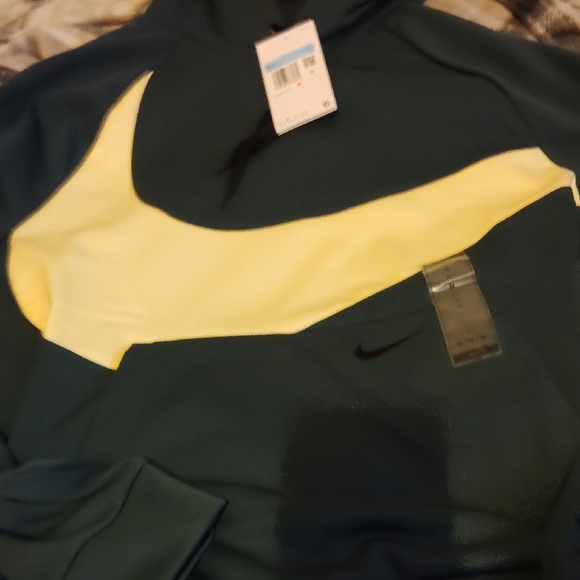 Nike Men's Green and Cream Sweater - Picture 4 of 6